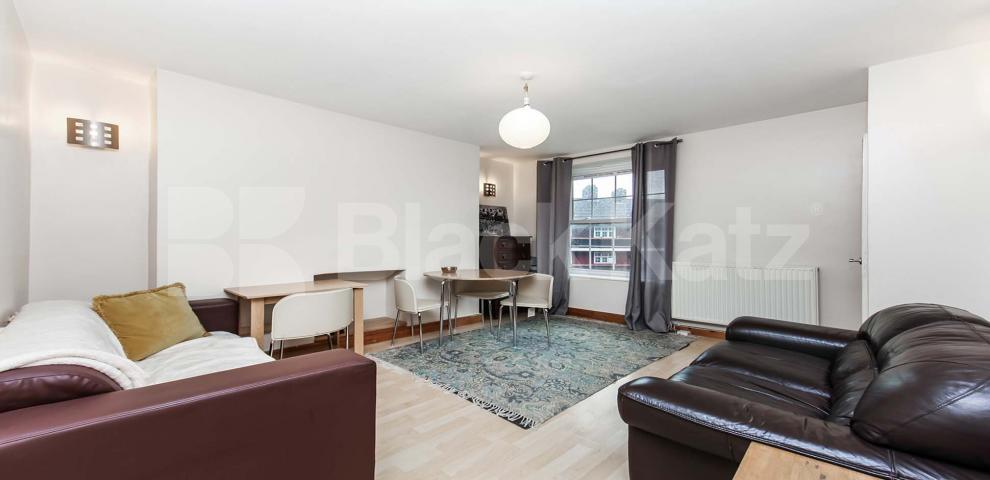 Bright and airy top floor apartment Tiverton Street , London Bridge